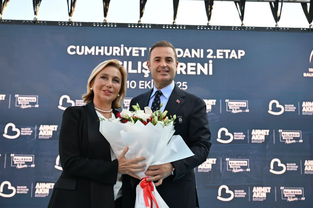 Cumhuriyet Meydanı 2.etabı açıldı
