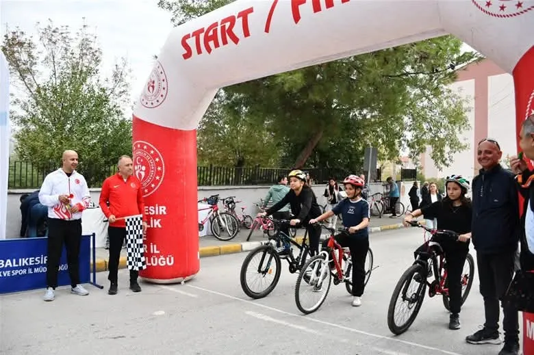 BALIKESİR’DE AMATÖR SPOR HAFTASI SPORSEVERLERİ BİR ARAYA GETİRDİ