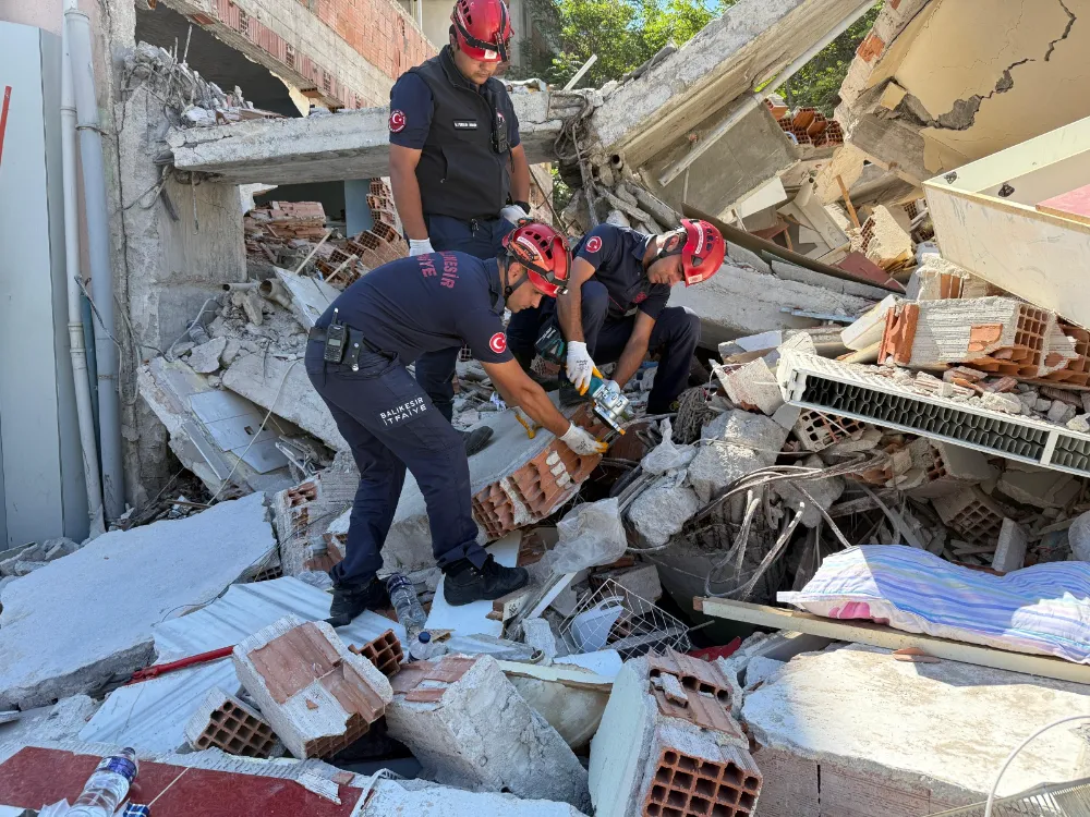 Büyükşehir 192 araç ve 516 personelle deprem bölgesinde