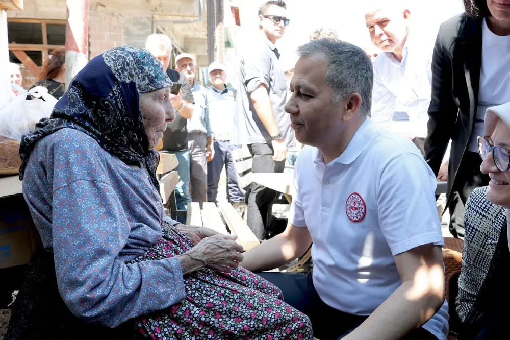 BAKAN YERLİKAYA, DEPREMDEN ETKİLENEN SINDIRGI’NIN ALACAATLI VE GÖLCÜK KÖYLERİ’NDE VATANDAŞLARLA BİR ARAYA GELDİ