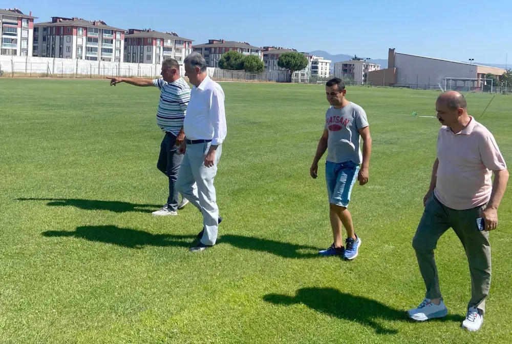 ŞEHİT HAMDİBEY STADYUMUNDA SAHA ZEMİNİ VE GENEL BAKIM ÇALIŞMALARI HIZLA SÜRÜYOR!