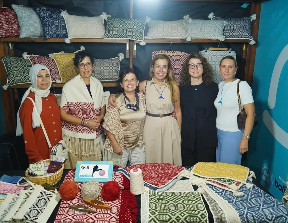 AYVALIK’TA KADIN EMEĞİ ÇARŞISI KAPILARINI AÇTI