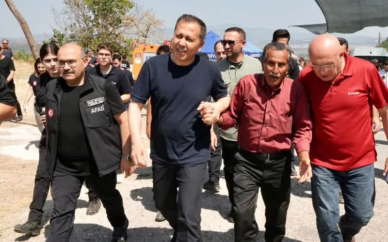 İÇİŞLERİ BAKANI YERLİKAYA DEPREM SONRASI YÜRÜTÜLEN ÇALIŞMALARA İLİŞKİN BİLGİLER VERDİ