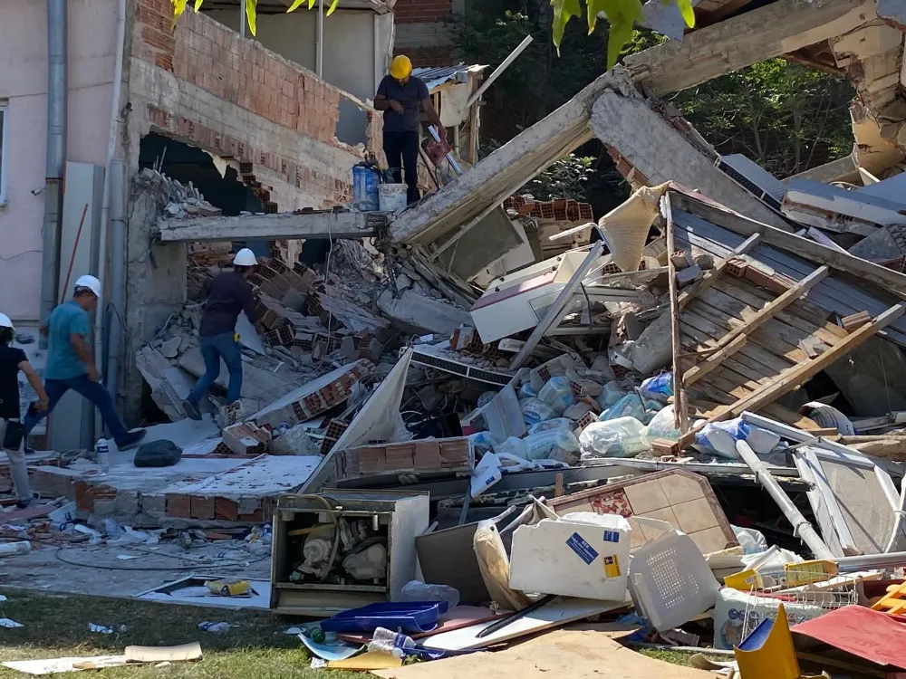 BAÜN Akademisyenleri ve Teknik Uzmanlarından Deprem Bölgesinde İncelemeler