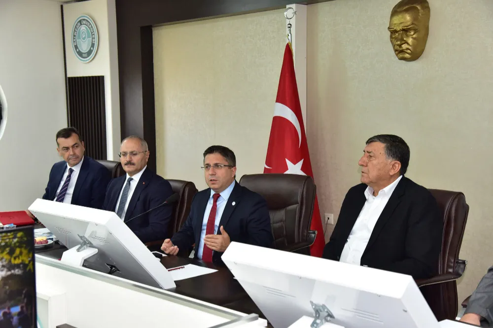 ÜNİVERSİTE VE ŞEHİR ARASINDA KÖPRÜ