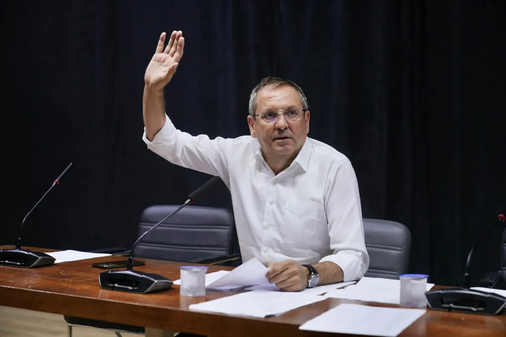 AYVALIK BELEDİYE BAŞKANI MESUT ERGİN: “SİZ YETER Kİ OKUYUN, BİZ HER ZAMAN YANINIZDAYIZ”