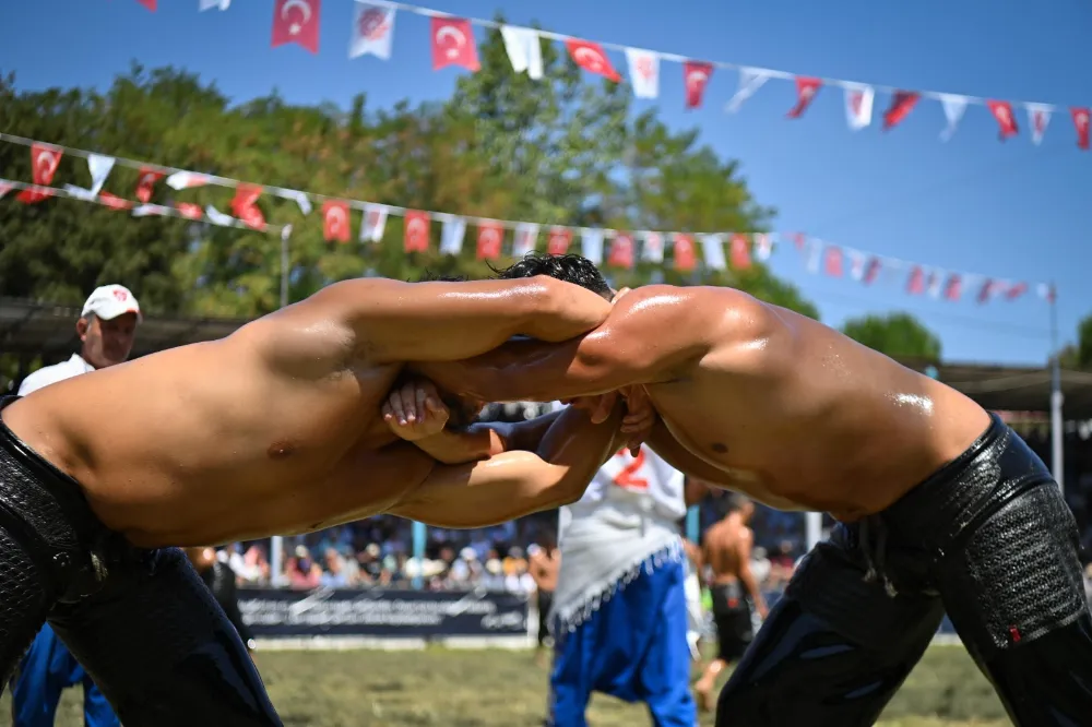 Kurtdereli Mehmet Pehlivan Yağlı Güreşleri Başlıyor 