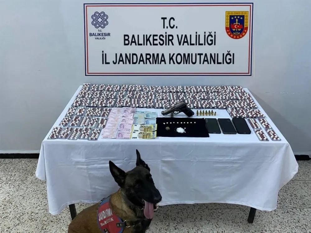 JANDARMA EKİPLERİMİZ’DEN EDREMİT’TE UYUŞTURUCU MADDE OPERASYONU️️️️️️️