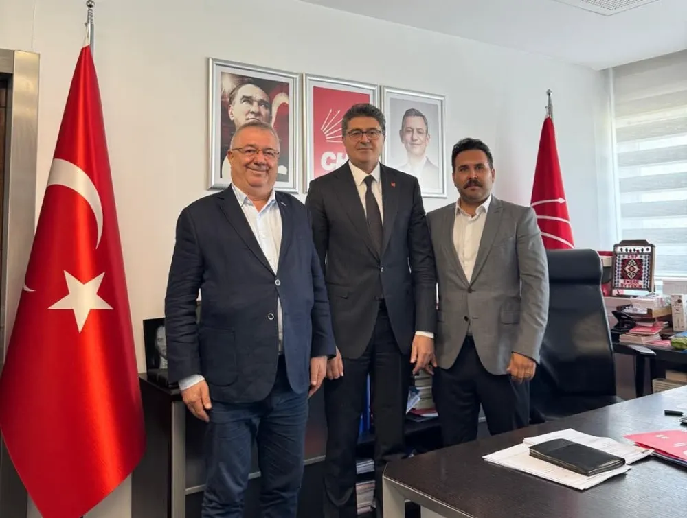 BAŞKAN ERTAŞ, ENSAR AYTEKİN’İ KİTAP FUARINA DAVET ETMEK İÇİN ANKARA