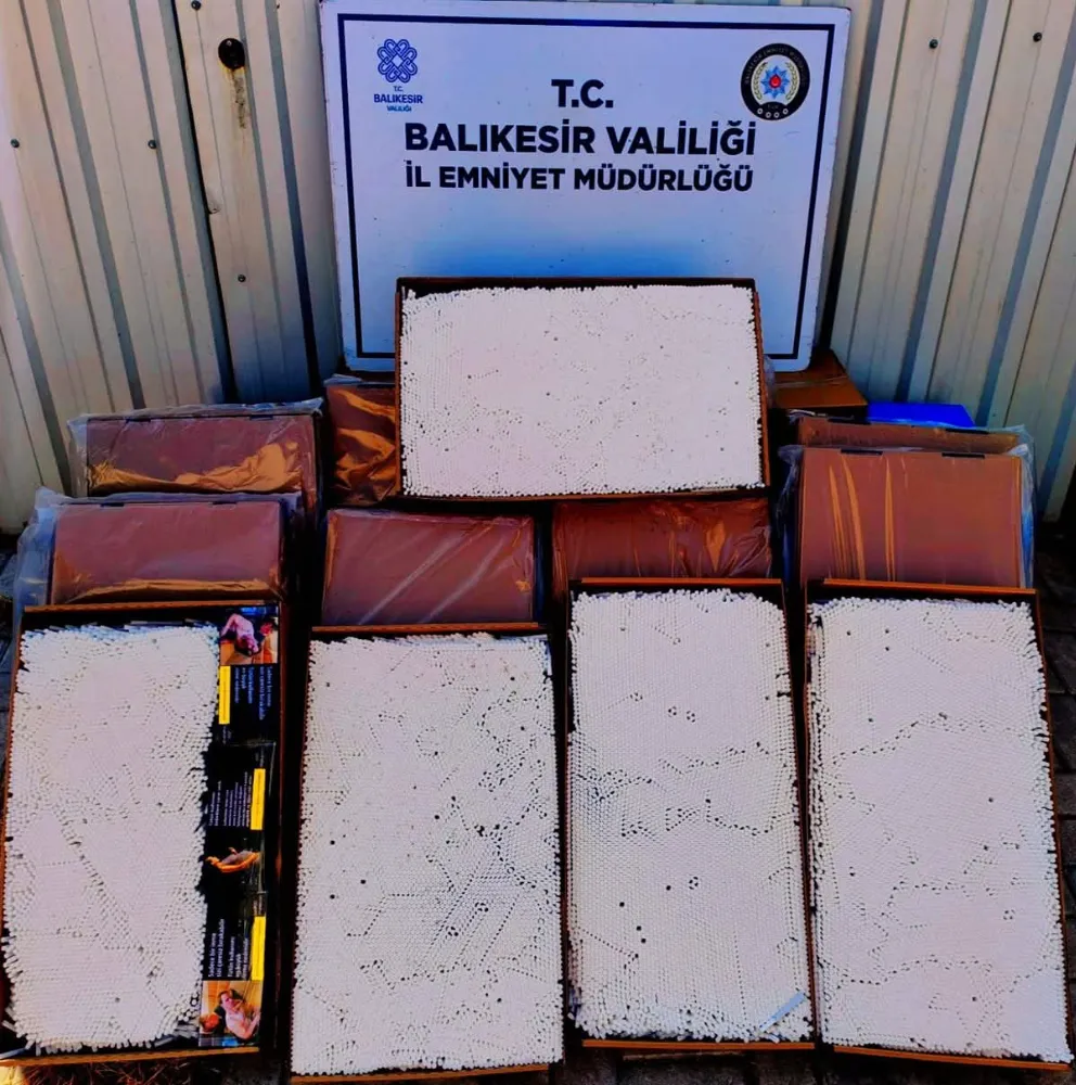KOM ŞUBE EKİPLERİ, 75 BİN 700 ADET DOLU MAKARON ELE GEÇİRDİ