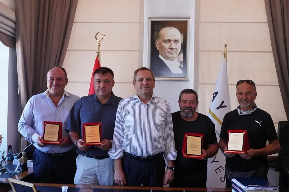 Ayvalık Benimle Temiz”: Başkan Ergin’den Dalgıçlara Teşekkür Plaketi