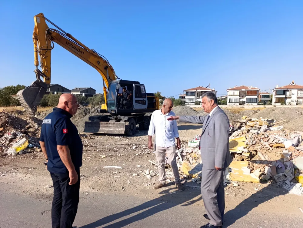 Edremit Belediyesi’nden moloz temizliği
