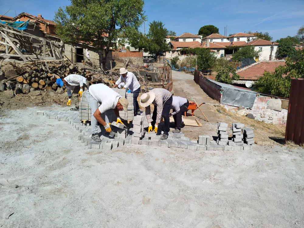 Burhaniye Belediyesi’nden Kırsal Mahallelerde Yol Atağı