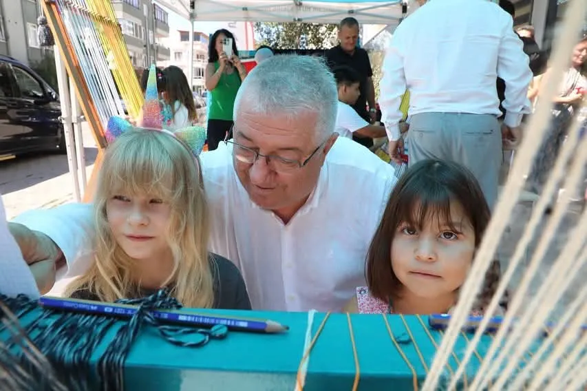 Ertaş her daim çocukların yanında 