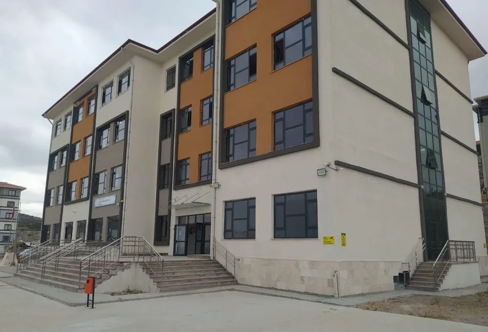 Altıeylül’de 3 Yeni Okul Binası Eğitime  Başladı