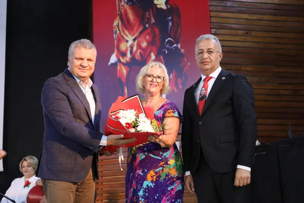 TEMAD GECEYE RENK KATTI