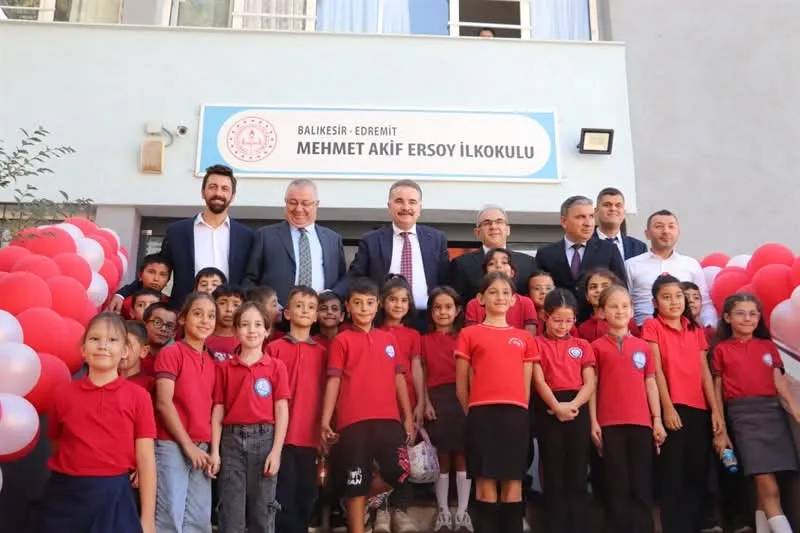 EDREMİT’TE 2025-2026 EĞİTİM ÖĞRETİM YILI COŞKUYLA BAŞLADI