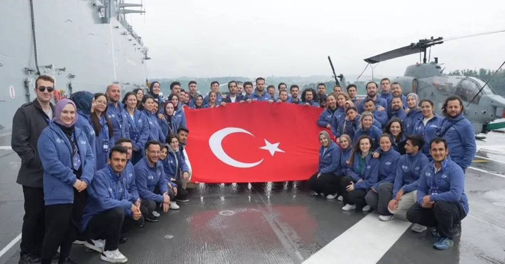 Balıkesir Üniversitesi Bisiklet Topluluğu Öğrencileri TCG Anadolu ile Zafer Yolculuğunda