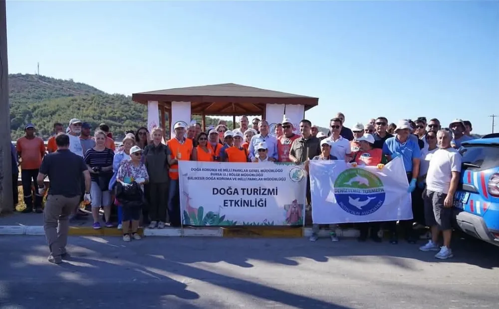 AYVALIK SARIMSAKLI’DA DÜNYA TEMİZLİK GÜNÜ’NDE SULAK ALAN TEMİZLİĞİ YAPILDI
