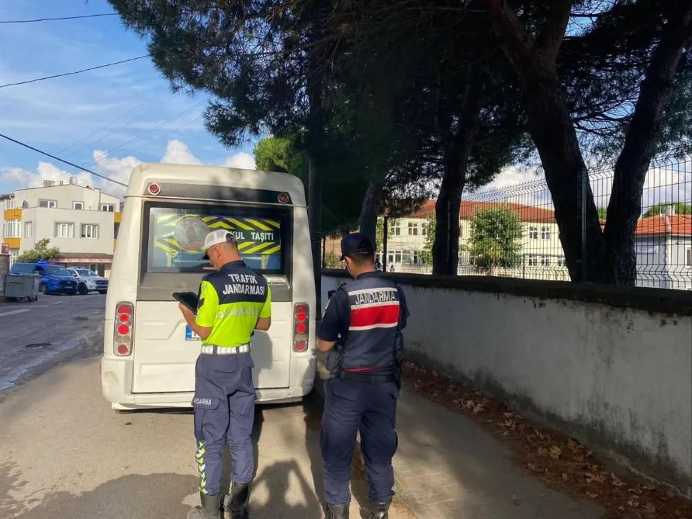 TRAFİK JANDARMASI VE ASAYİŞ TİMLERİNDEN OKUL ÇEVRELERİ VE OKUL SERVİS ARAÇLARI DENETİMLERİ