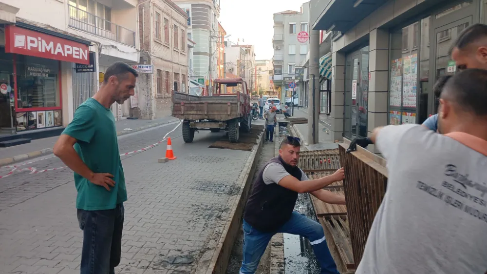 BURHANİYE’DE MENFEZ VE MAZGAL TEMİZLİKLERİ DEVAM EDİYOR