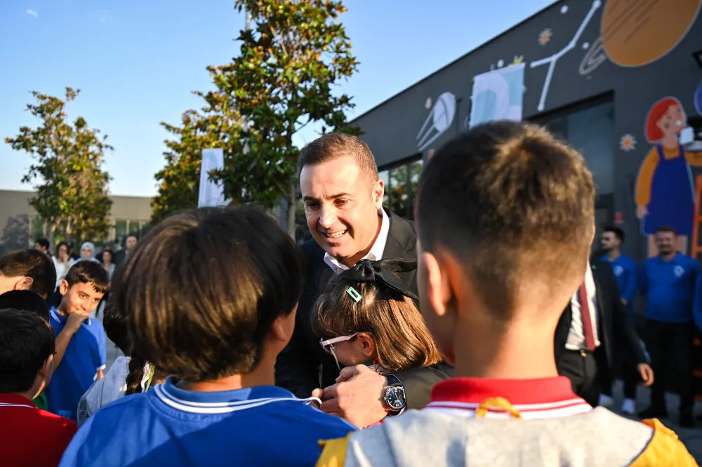 Ahmet Akın’dan Öğrencilere 1.000 TL Kırtasiye Desteği