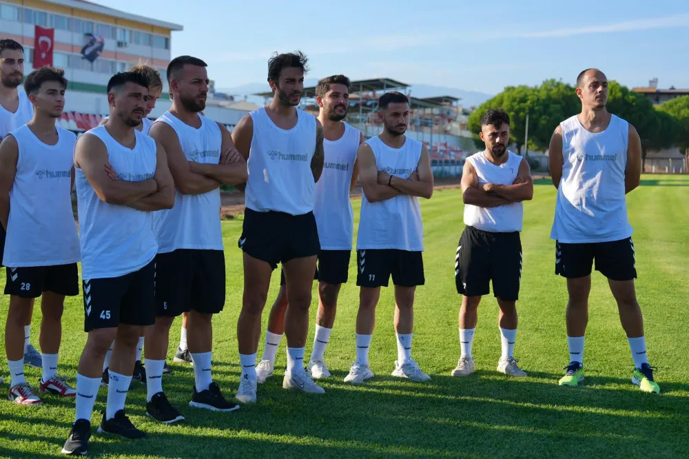 BURHANİYE BELEDİYESPOR SAHAYA İNDİ